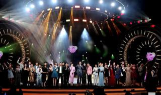 主持人何婕 主持人何婕